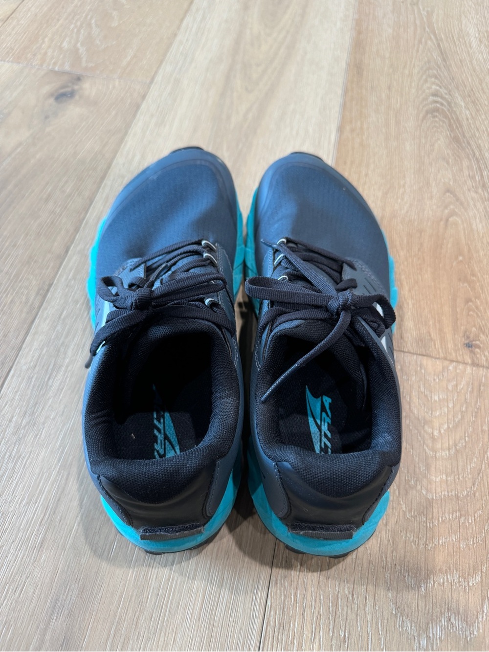 Altra Superior 5 Trail Running Shoes - Black & Turquoise - Picture 4 of 6